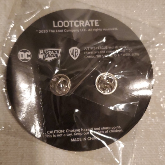 New DC Justice League Hall of Justice pin - Picture 2 of 3